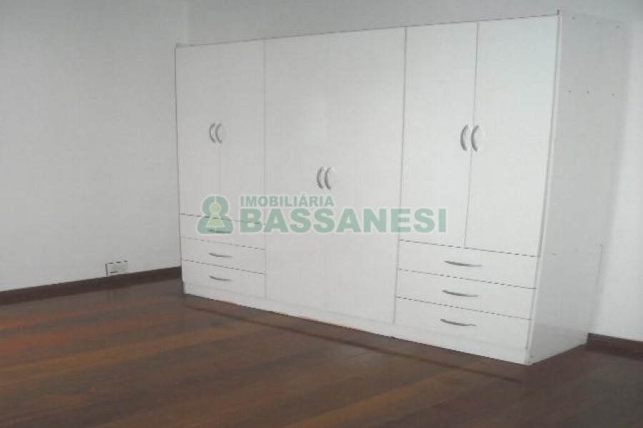 Apto Mobiliado com 148m², 2 dormitórios, 2 vagas, no bairro Centro em Caxias do Sul para Comprar