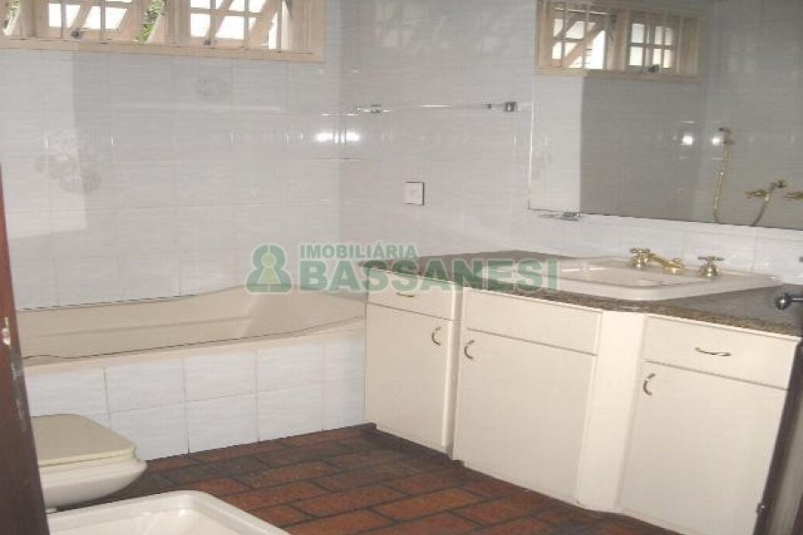 Apto Mobiliado com 148m², 2 dormitórios, 2 vagas, no bairro Centro em Caxias do Sul para Comprar