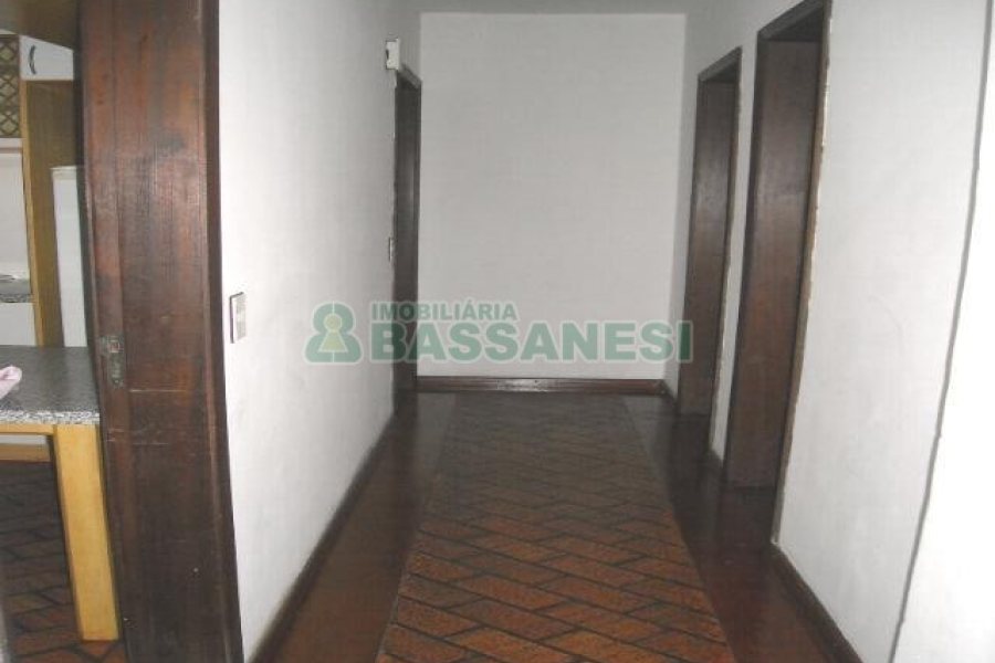 Apto Mobiliado com 148m², 2 dormitórios, 2 vagas, no bairro Centro em Caxias do Sul para Comprar