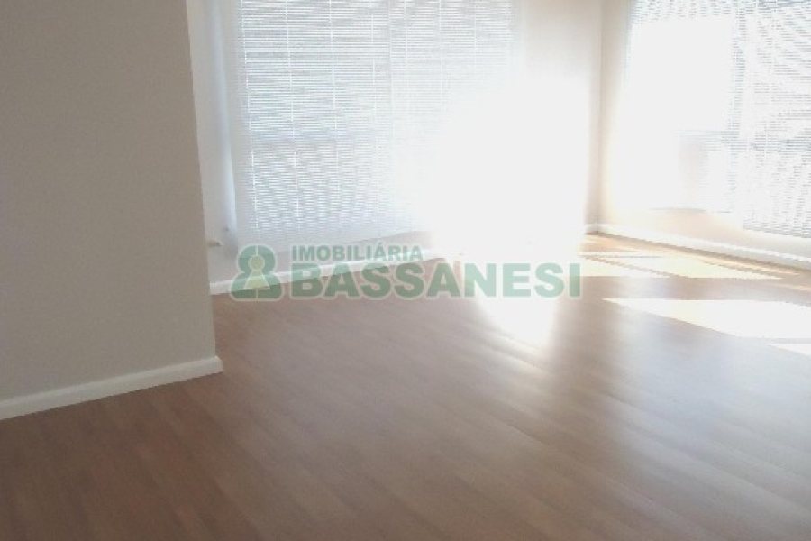 Sala com 39m², 1 vaga, no bairro Centro em Caxias do Sul para Comprar
