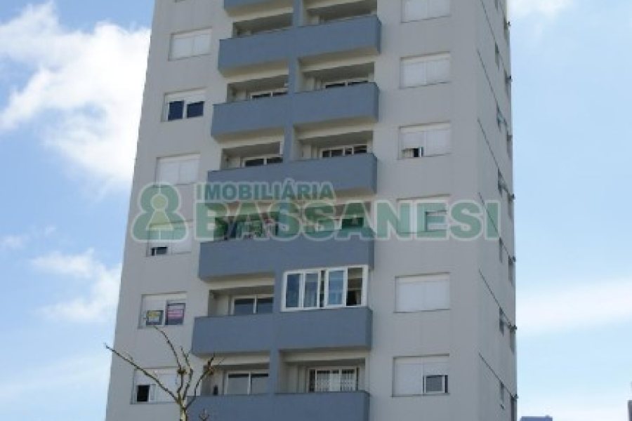 Apto Mobiliado com 52m², 1 dormitório, 1 vaga, no bairro Lourdes em Caxias do Sul para Comprar