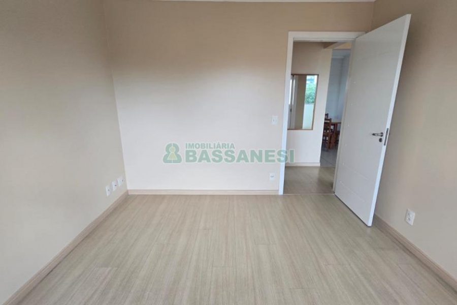 Apto Mobiliado com 52m², 1 dormitório, 1 vaga, no bairro Lourdes em Caxias do Sul para Comprar