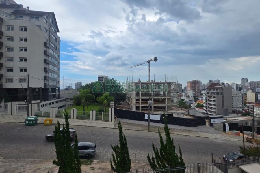 Apto Mobiliado com 52m², 1 dormitório, 1 vaga, no bairro Lourdes em Caxias do Sul para Comprar