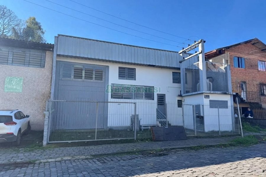 Pavilhão com 400m², no bairro Cristo Redentor em Caxias do Sul para Alugar