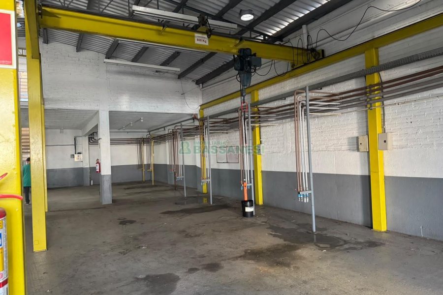 Pavilhão com 400m², no bairro Cristo Redentor em Caxias do Sul para Alugar