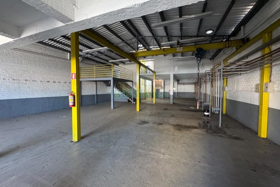 Pavilhão com 400m², no bairro Cristo Redentor em Caxias do Sul para Alugar