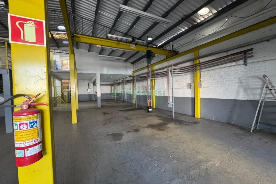 Pavilhão com 400m², no bairro Cristo Redentor em Caxias do Sul para Alugar