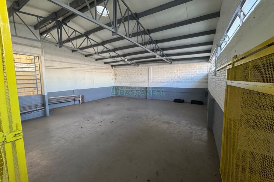 Pavilhão com 400m², no bairro Cristo Redentor em Caxias do Sul para Alugar