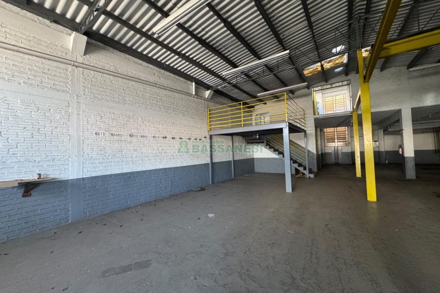 Pavilhão com 400m², no bairro Cristo Redentor em Caxias do Sul para Alugar
