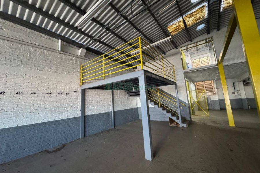 Pavilhão com 400m², no bairro Cristo Redentor em Caxias do Sul para Alugar