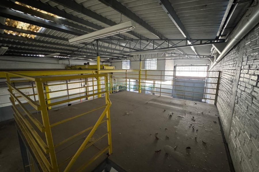 Pavilhão com 400m², no bairro Cristo Redentor em Caxias do Sul para Alugar
