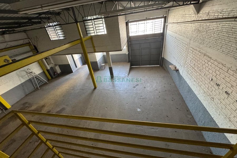 Pavilhão com 400m², no bairro Cristo Redentor em Caxias do Sul para Alugar