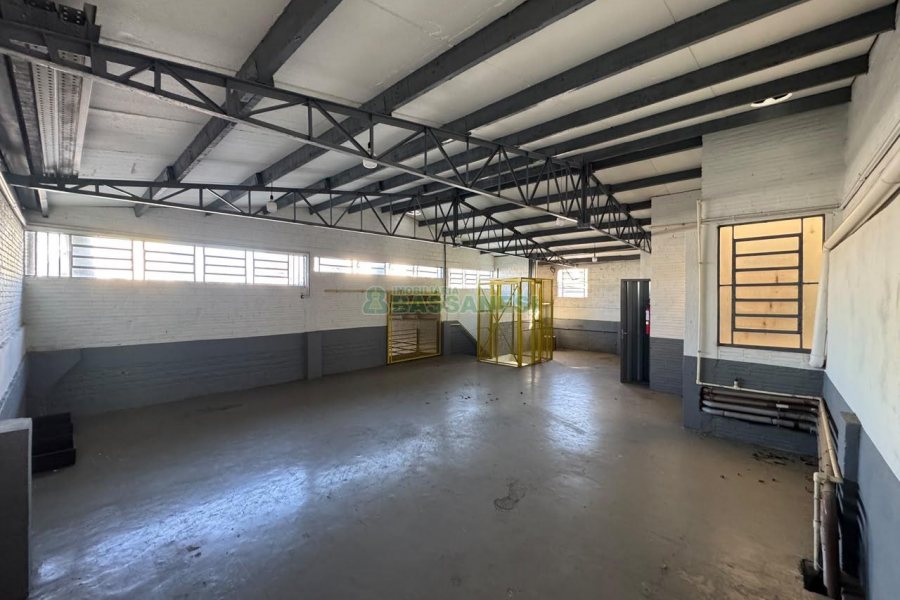 Pavilhão com 400m², no bairro Cristo Redentor em Caxias do Sul para Alugar