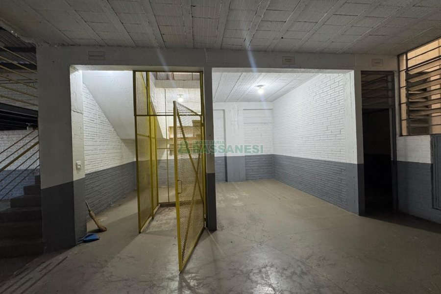 Pavilhão com 400m², no bairro Cristo Redentor em Caxias do Sul para Alugar