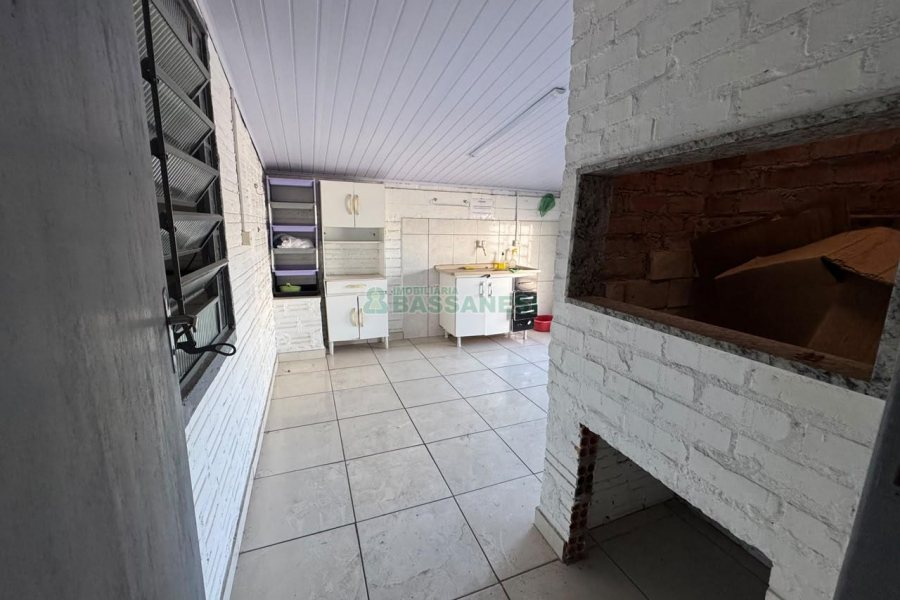 Pavilhão com 400m², no bairro Cristo Redentor em Caxias do Sul para Alugar