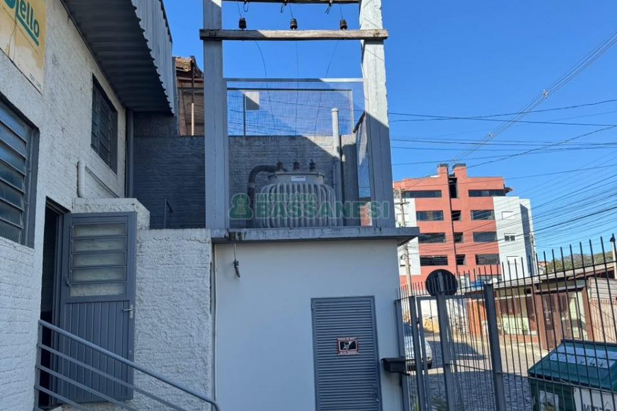 Pavilhão com 400m², no bairro Cristo Redentor em Caxias do Sul para Alugar
