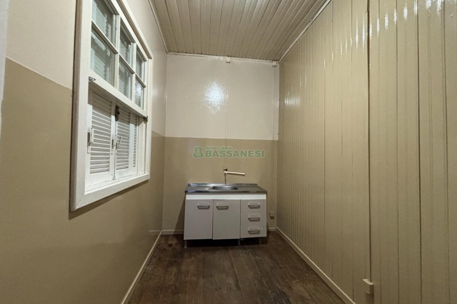 Casa Comercial com 30m², 1 dormitório, no bairro Lourdes em Caxias do Sul para Alugar