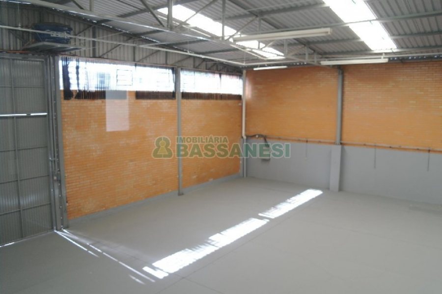Pavilhão com 570m², no bairro Sanvitto em Caxias do Sul para Alugar