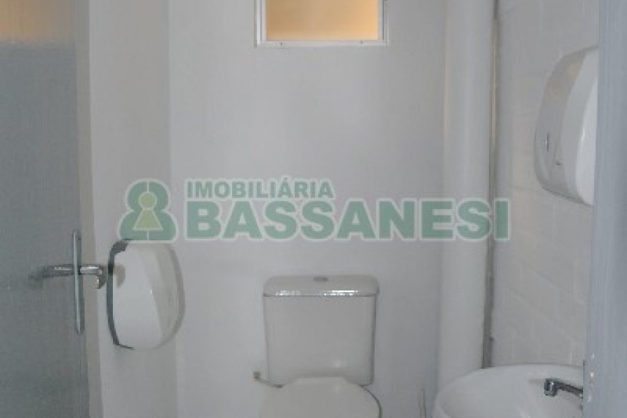 Pavilhão com 570m², no bairro Sanvitto em Caxias do Sul para Alugar