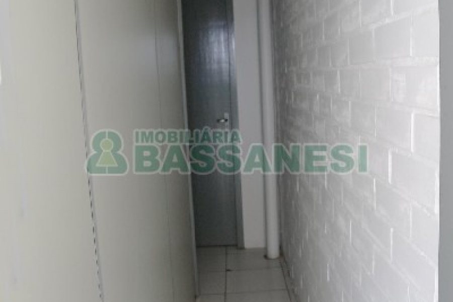 Pavilhão com 570m², no bairro Sanvitto em Caxias do Sul para Alugar