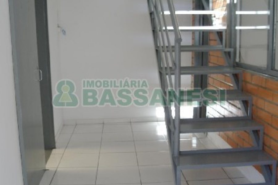 Pavilhão com 570m², no bairro Sanvitto em Caxias do Sul para Alugar