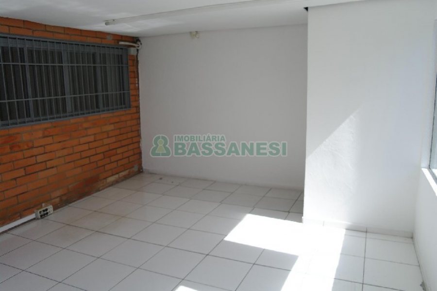 Pavilhão com 570m², no bairro Sanvitto em Caxias do Sul para Alugar