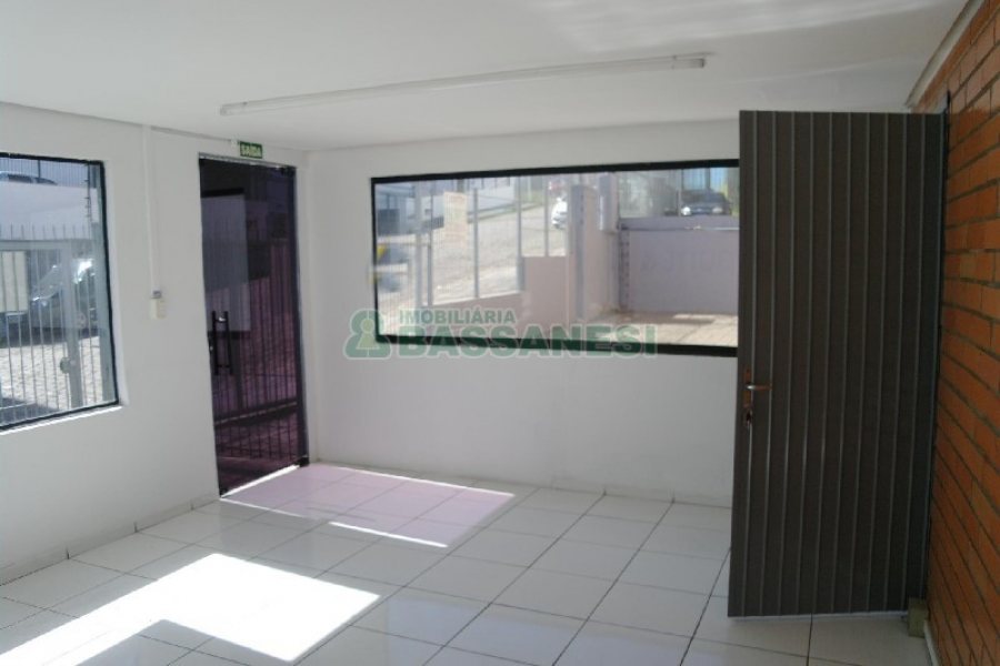 Pavilhão com 570m², no bairro Sanvitto em Caxias do Sul para Alugar