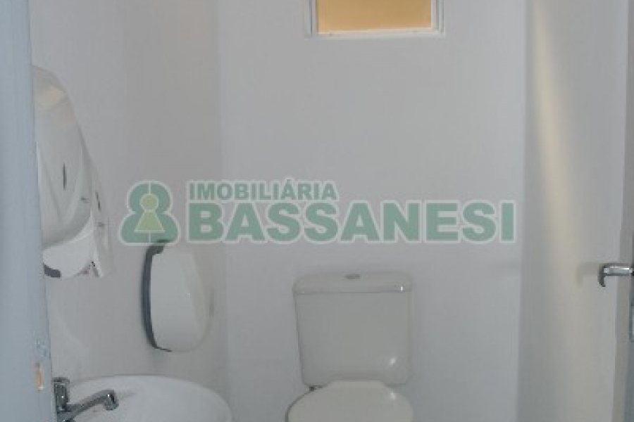 Pavilhão com 570m², no bairro Sanvitto em Caxias do Sul para Alugar