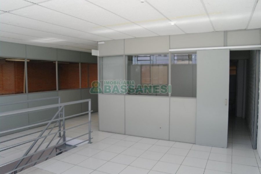 Pavilhão com 570m², no bairro Sanvitto em Caxias do Sul para Alugar