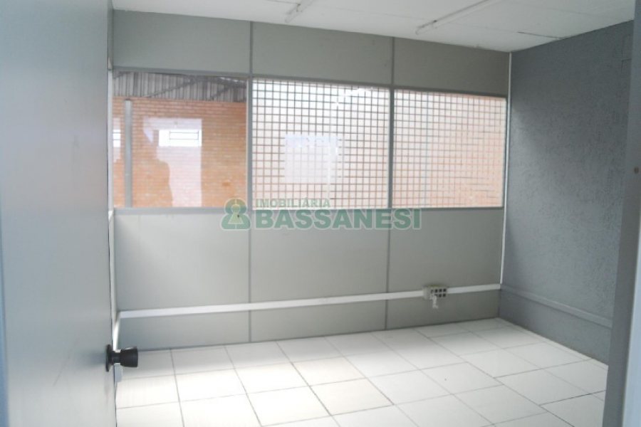 Pavilhão com 570m², no bairro Sanvitto em Caxias do Sul para Alugar