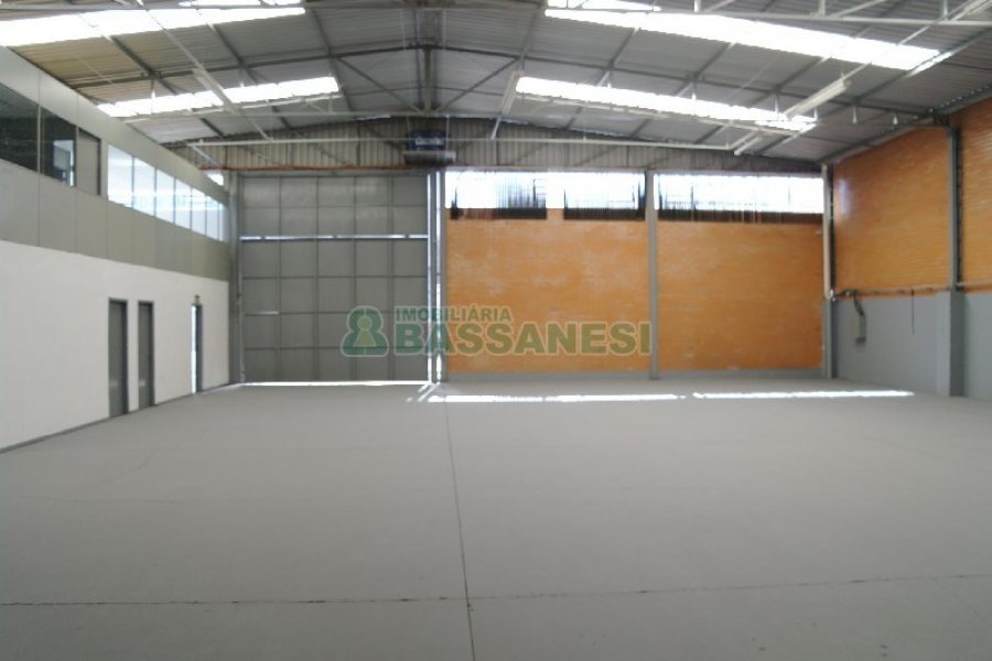 Pavilhão com 570m², no bairro Sanvitto em Caxias do Sul para Alugar