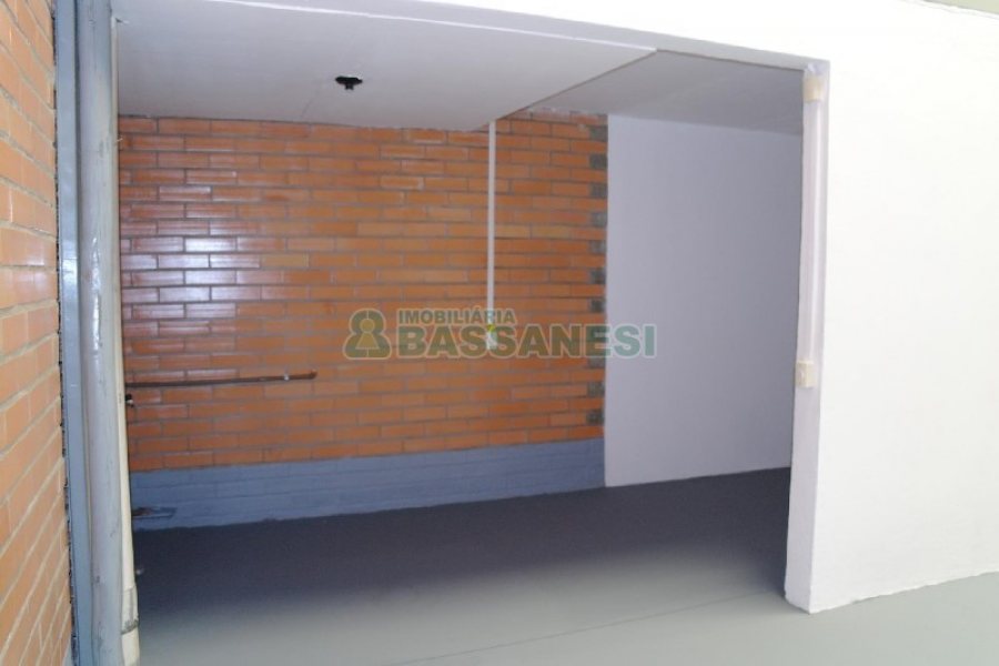 Pavilhão com 570m², no bairro Sanvitto em Caxias do Sul para Alugar