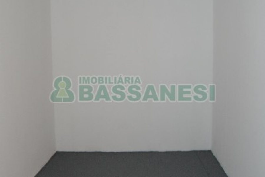 Pavilhão com 570m², no bairro Sanvitto em Caxias do Sul para Alugar