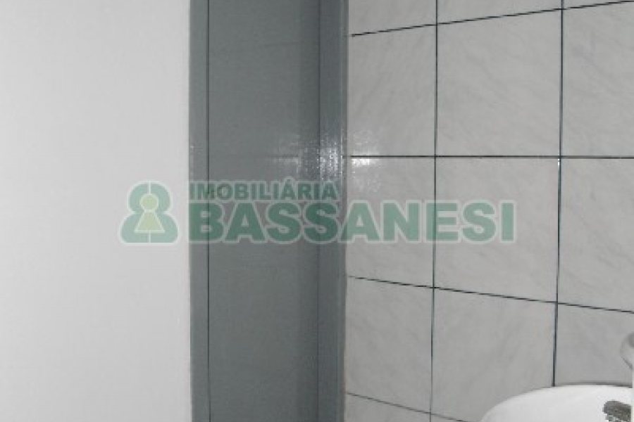 Pavilhão com 570m², no bairro Sanvitto em Caxias do Sul para Alugar