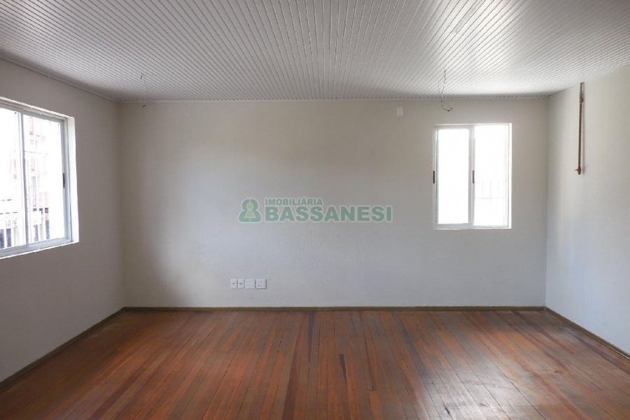 Sala com 70m², no bairro Centro em Caxias do Sul para Alugar