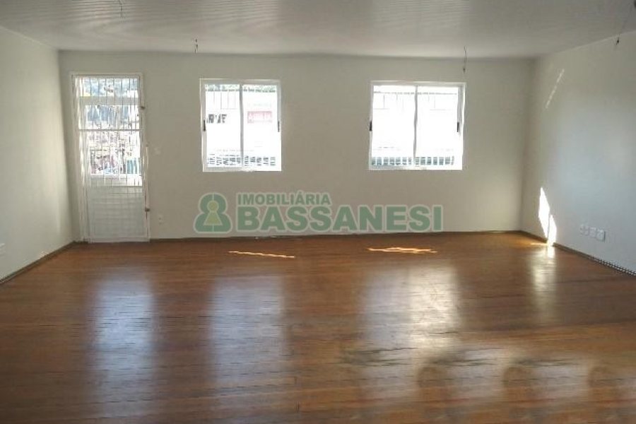 Sala com 70m², no bairro Centro em Caxias do Sul para Alugar