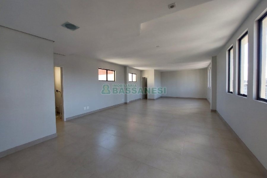 Sala com 75m², 1 vaga, no bairro Centro em Caxias do Sul para Comprar