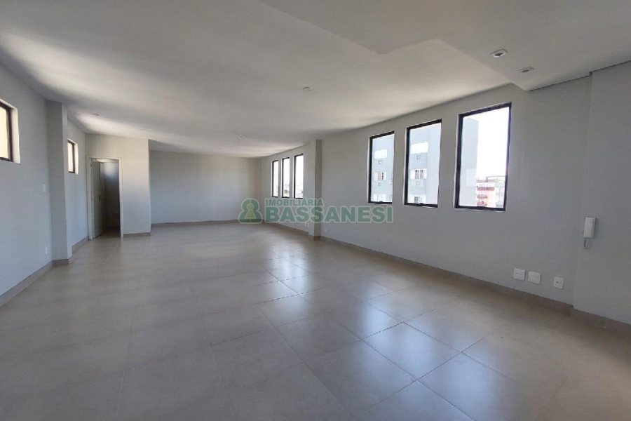 Sala com 75m², 1 vaga, no bairro Centro em Caxias do Sul para Comprar