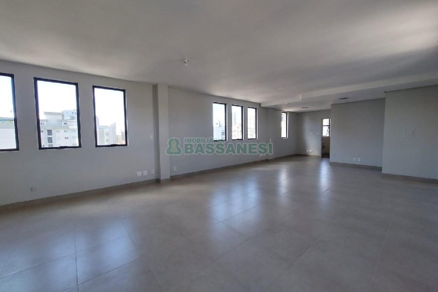 Sala com 75m², 1 vaga, no bairro Centro em Caxias do Sul para Comprar