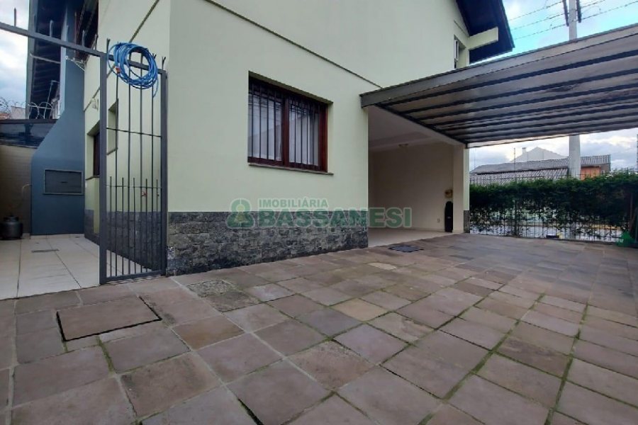 Sobrado Mobiliado com 130m², 3 dormitórios, 2 vagas, no bairro São José em Caxias do Sul para Alugar