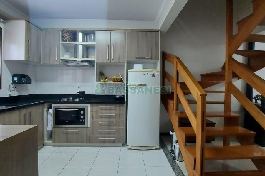 Sobrado Mobiliado com 130m², 3 dormitórios, 2 vagas, no bairro São José em Caxias do Sul para Alugar