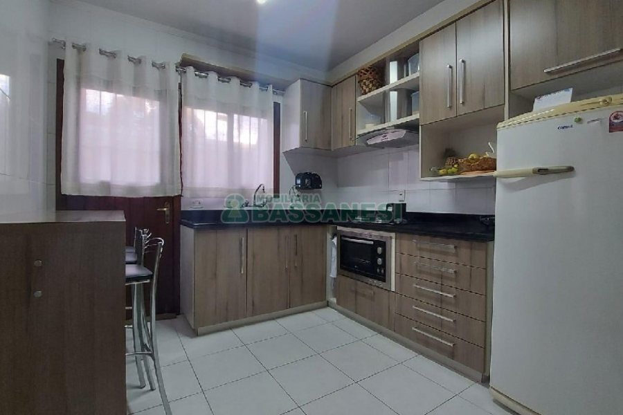 Sobrado Mobiliado com 130m², 3 dormitórios, 2 vagas, no bairro São José em Caxias do Sul para Alugar