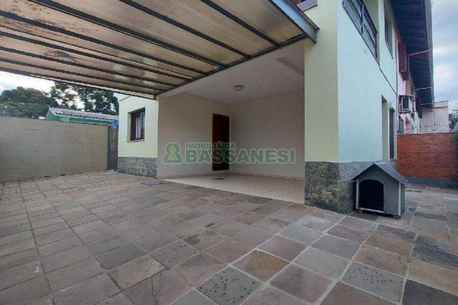 Sobrado Mobiliado com 130m², 3 dormitórios, 2 vagas, no bairro São José em Caxias do Sul para Alugar