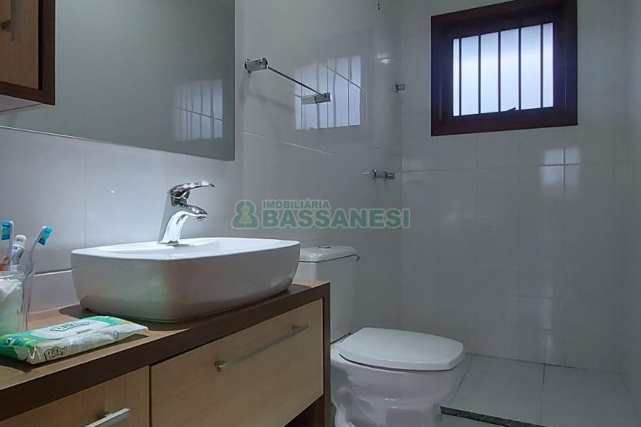 Sobrado Mobiliado com 130m², 3 dormitórios, 2 vagas, no bairro São José em Caxias do Sul para Alugar