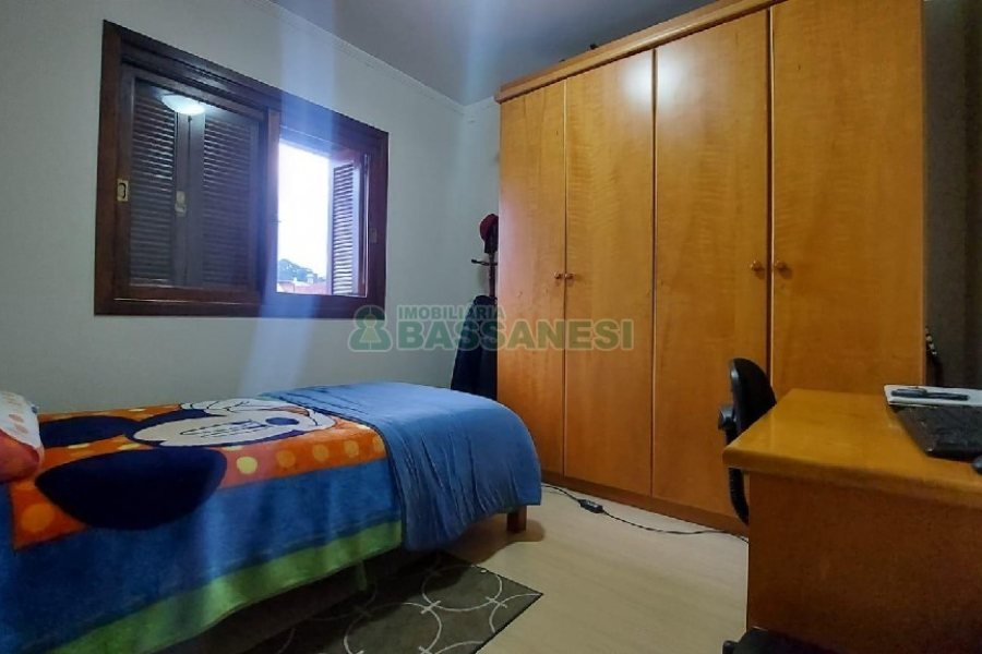 Sobrado Mobiliado com 130m², 3 dormitórios, 2 vagas, no bairro São José em Caxias do Sul para Alugar
