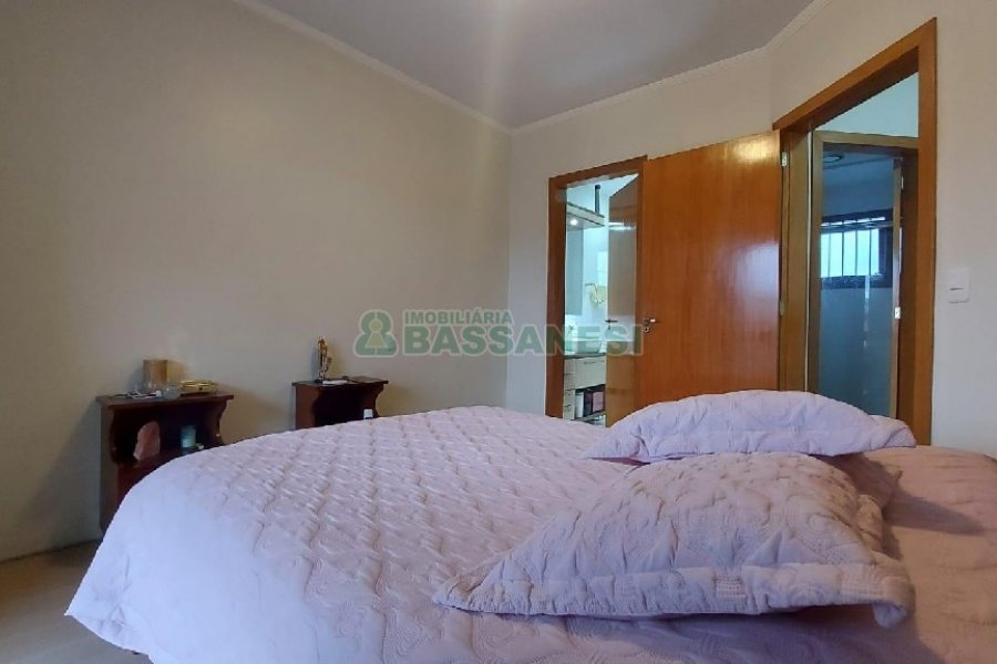 Sobrado Mobiliado com 130m², 3 dormitórios, 2 vagas, no bairro São José em Caxias do Sul para Alugar