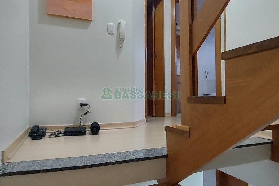 Sobrado Mobiliado com 130m², 3 dormitórios, 2 vagas, no bairro São José em Caxias do Sul para Alugar