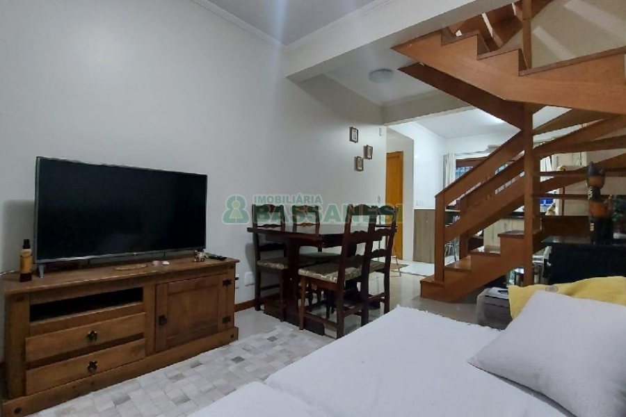 Sobrado Mobiliado com 130m², 3 dormitórios, 2 vagas, no bairro São José em Caxias do Sul para Alugar