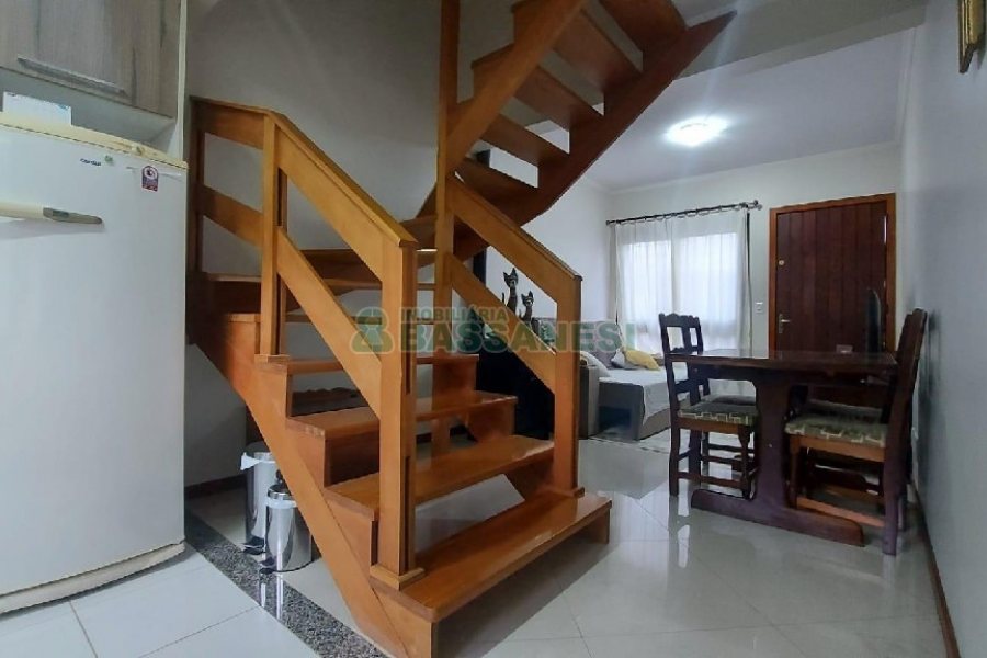 Sobrado Mobiliado com 130m², 3 dormitórios, 2 vagas, no bairro São José em Caxias do Sul para Alugar