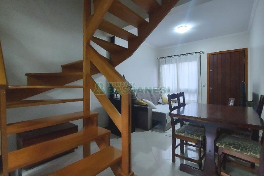 Sobrado Mobiliado com 130m², 3 dormitórios, 2 vagas, no bairro São José em Caxias do Sul para Alugar